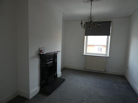 2 bed flat to rent in St. Thomas Street, Gateshead, NE9 - Photo 2