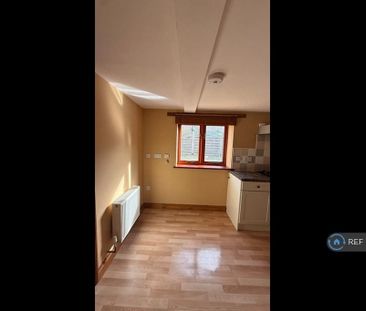 2 bedroom end of terrace house to rent - Photo 5