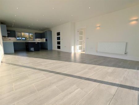 5 bedroom detached house to rent - Photo 4