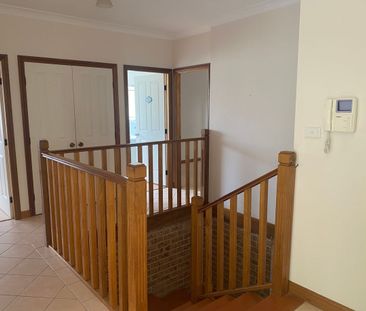 Spacious Family Home - Photo 4