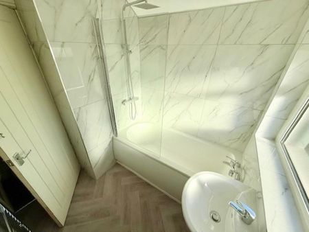 3 bedroom House To Let - Photo 4