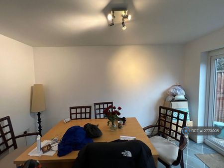 5 bedroom semi-detached house to rent - Photo 2