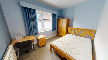 6 bedroom townhouse to rent - Photo 3