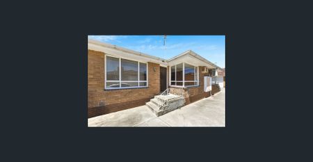 Freshly Updated 2-Bed Home – Walk to Shops, Schools & Transport!! - Photo 2