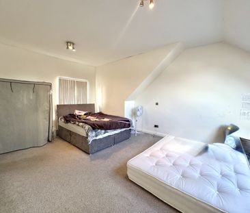 Barnhill Road, Greater London, UB4 - Photo 4