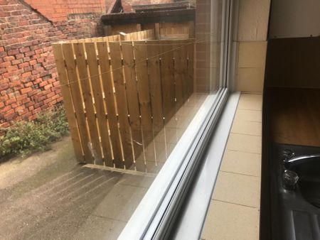 2 bedroom flat to rent - Photo 2