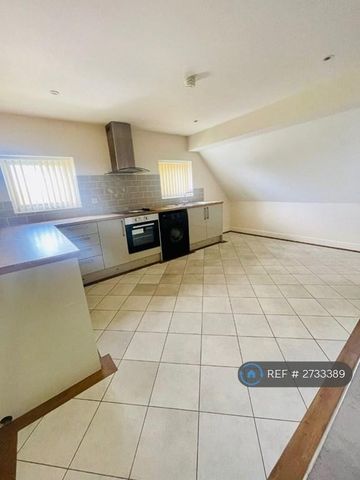 2 bedroom flat to rent - Photo 3