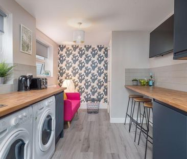 1 bedroom in a house share to rent - Photo 2