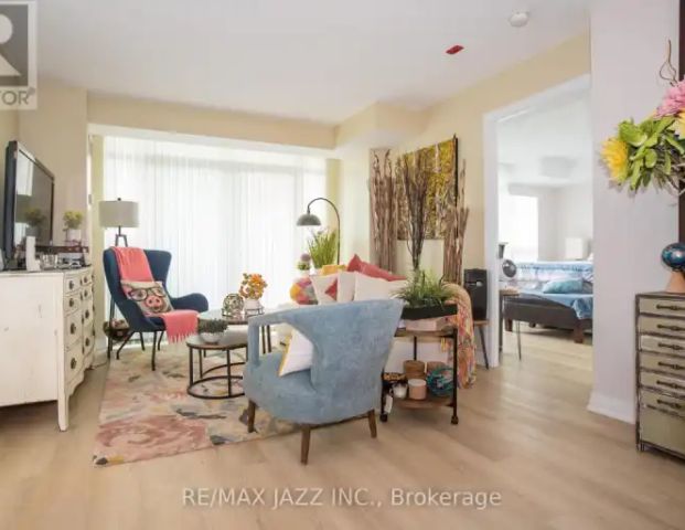 714 - 1600 CHARLES STREET | 714 - 1600 CHARLES STREET, Whitby - Photo 1