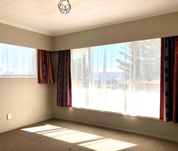 Available Now on Cracroft - Photo 5