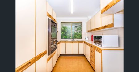 Student/Share Accommodation - Walking distance to UQ, Ferry Terminal, Bus Stop and Shops - Photo 3