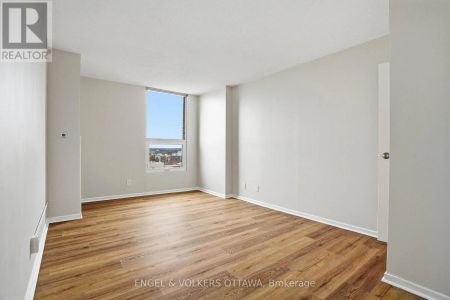 1215 - 2951 RIVERSIDE DRIVE - Photo 4