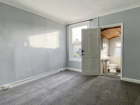 Two Bedroom Terraced House With Ground Floor WC TO LET - Photo 5