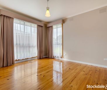 Charming Family Home - A1 Location! - Photo 4