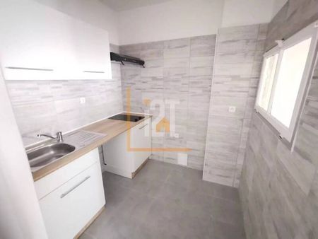 Appartement à louer - Nîmes 1 pièce de 27.1 m² - Photo 2