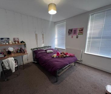4 bedroom terraced house to rent - Photo 1