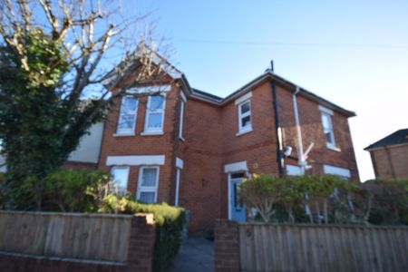 5 Bedroom House To Rent in Winton - £2,390 pcm Tenancy Info - Photo 2