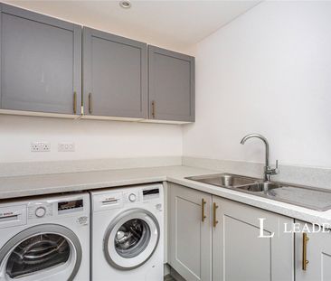 4 bedroom house to rent Thompson Way, Handcross, RH17 - Photo 3