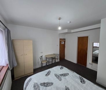 Studio Flat, Belmont Road, N15 - Photo 2