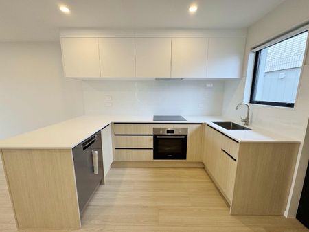 Brand-New Townhouse – Modern Style and Smart Design - Photo 2