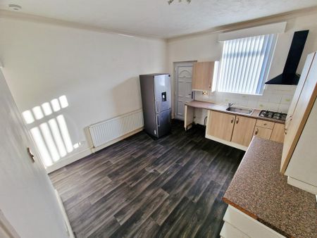 2 bedroom terraced house to rent - Photo 4