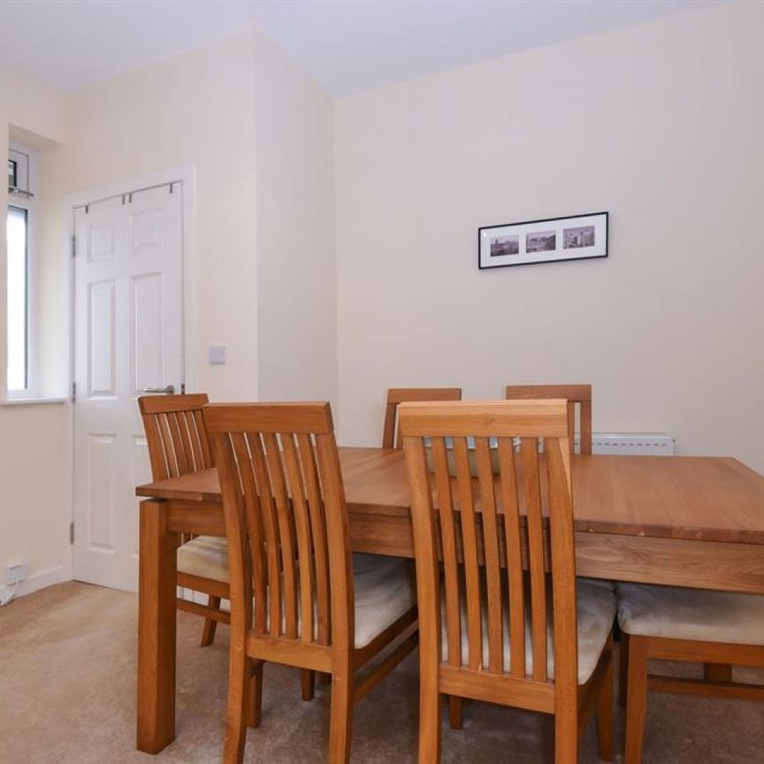 2 bedroom Flat To Let - Photo 1