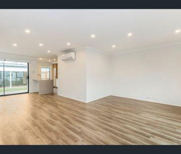 9 Hebrides Close, Cranbourne West, Vic 3977 - Photo 2