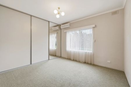 Modern & Spacious 2-Bedroom Unit in a Highly Convenient Location - Photo 2