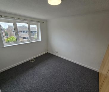 3 bedroom end of terrace house to rent - Photo 3