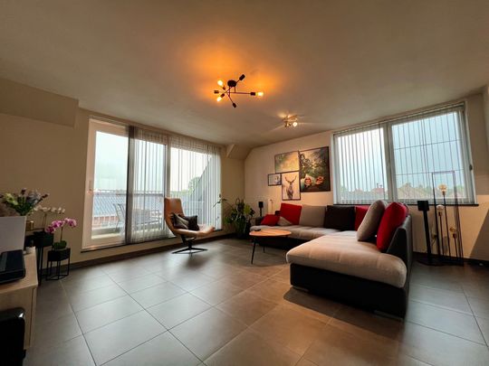 Ruim landelijk gelegen appartement met 2 autostaanplaatsen - Photo 1