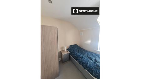Room for rent in 4-bedroom house in Dublin - Photo 3