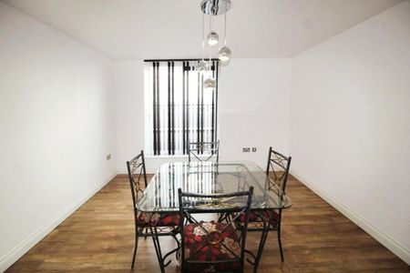 3 bedroom flat to rent - Photo 2