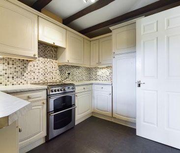 3 bedroom semi-detached house to rent - Photo 4