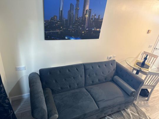 Cundy Road, London - Photo 1