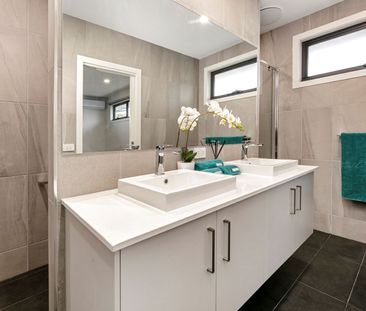 1/10 Florida Court, Moorabbin VIC 3189 - Townhouse For Rent | Domain - Photo 3