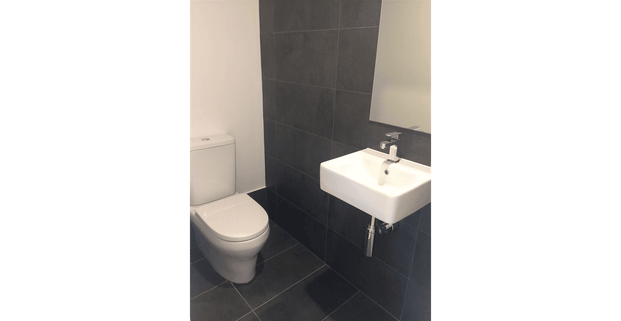 Modern well-appointed Home - Photo 1