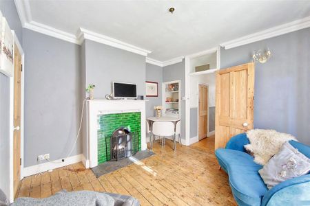 2 bedroom flat to rent - Photo 2