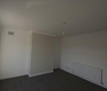 2 bedroom semi-detached house to rent - Photo 4