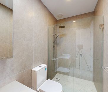 Fresh, Modern, and Minutes from the Beach - Photo 5