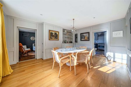 A charming cottage home in an idyllic farm setting. - Photo 2