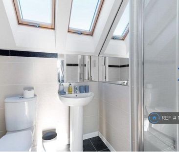 4 bedroom semi-detached house to rent - Photo 6