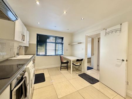 1 bedroom flat to rent - Photo 5