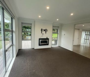 Luxury Living in Prestigious Regis Park, Flat Bush - Photo 2