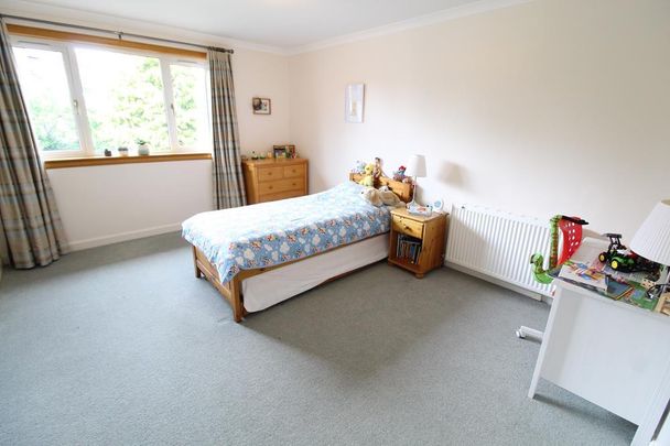 4 bedroom detached house to rent - Photo 1