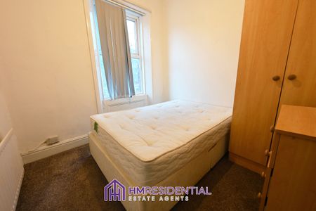 3 bedroom Flat for rent on Dilston Road, Arthurs Hill, Newcaslte Upon Tyne, NE4 5AB Available from 20/12/2025 - Photo 3