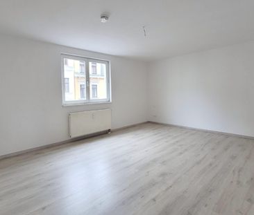 Helle Wohnung mit großem Wohnzimmer und Westbalkon - Foto 1