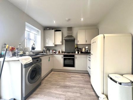 3 bedroom semi-detached house to rent - Photo 5