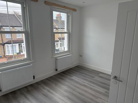 5 Bed Terraced House, Lakehall Road, CR7 - Photo 3