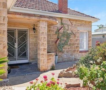 Beautifully restored 1950s home on large block with big sheds. - Photo 6