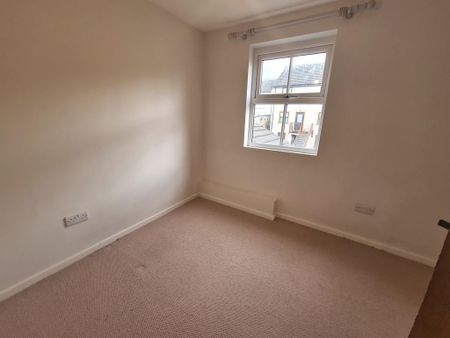 4 bedroom terraced house to rent - Photo 2